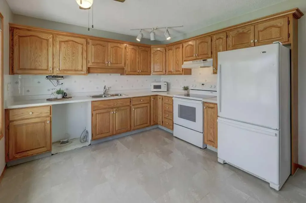 12 Parklane Place Strathmore AB T1P 1K7