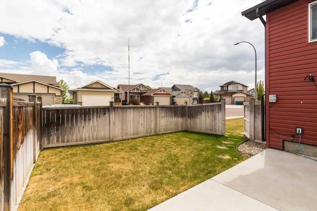 247 Blackwolf Way N Lethbridge AB T1H 7B3