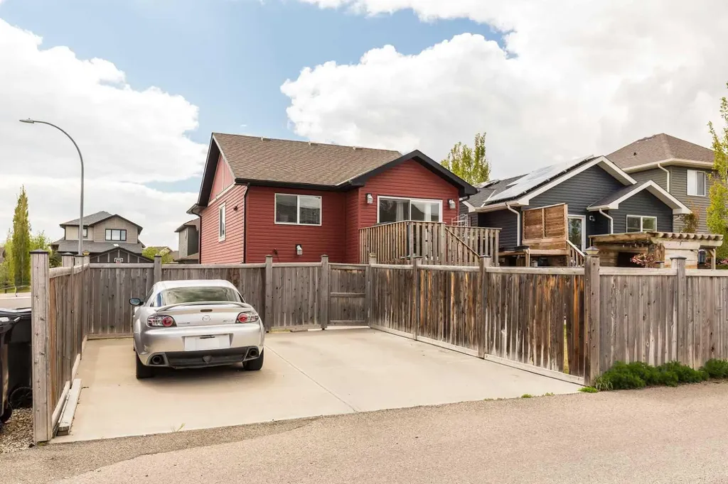 247 Blackwolf Way N Lethbridge AB T1H 7B3