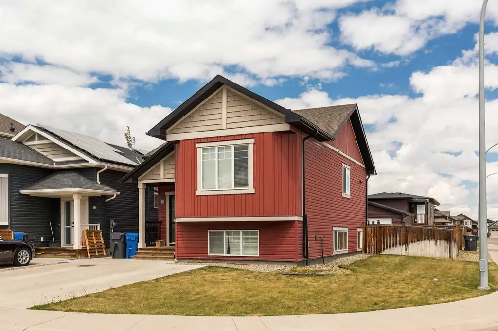 247 Blackwolf Way N Lethbridge AB T1H 7B3
