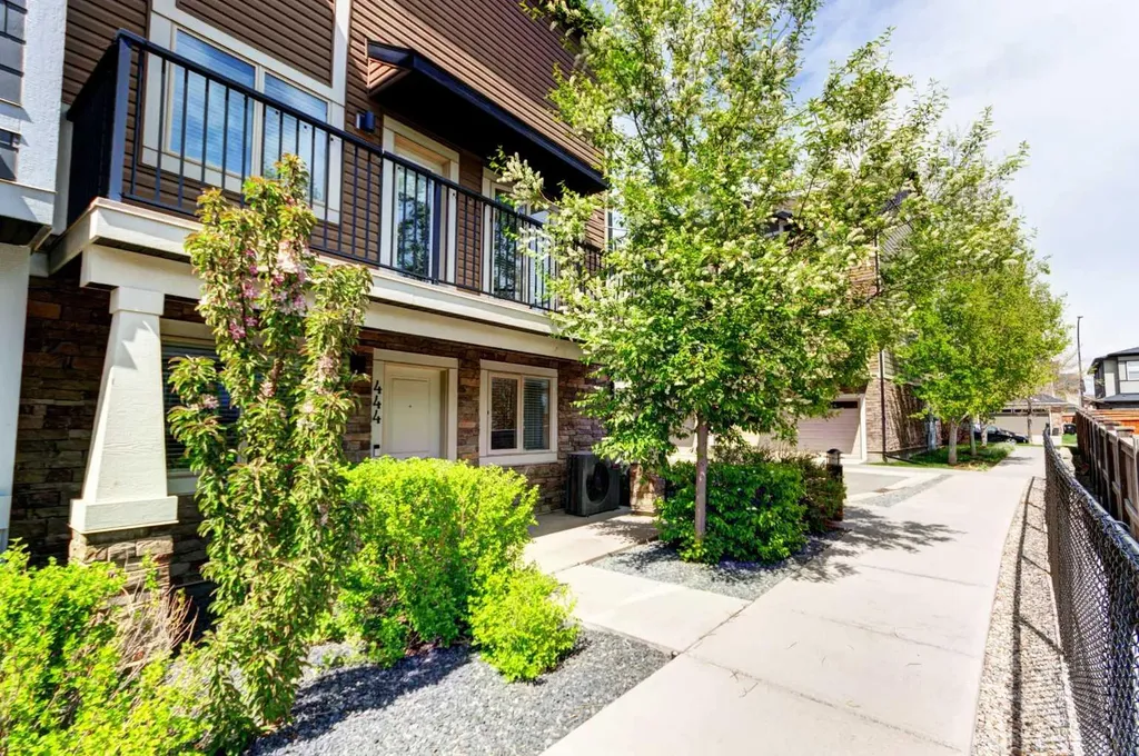 444 Legacy Point SE Calgary AB T2X 3Z3