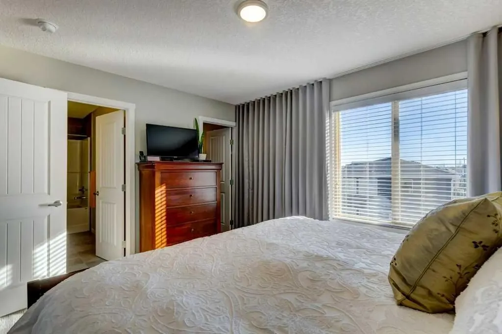 444 Legacy Point SE Calgary AB T2X 3Z3