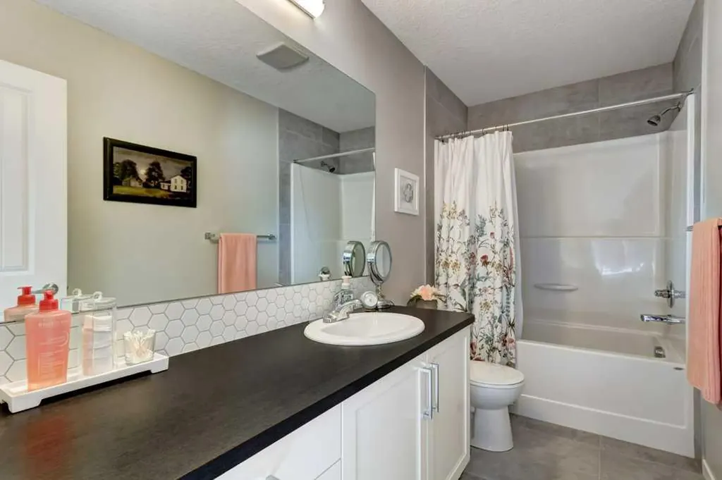 444 Legacy Point SE Calgary AB T2X 3Z3