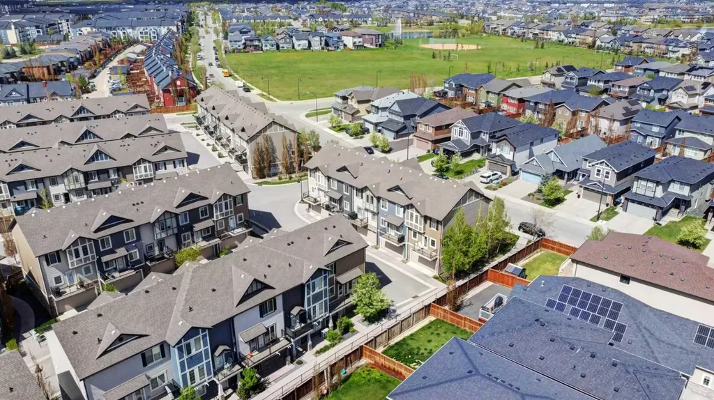 444 Legacy Point SE Calgary AB T2X 3Z3