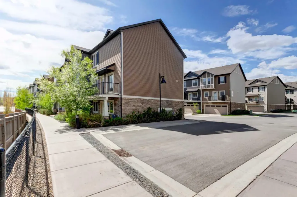 444 Legacy Point SE Calgary AB T2X 3Z3