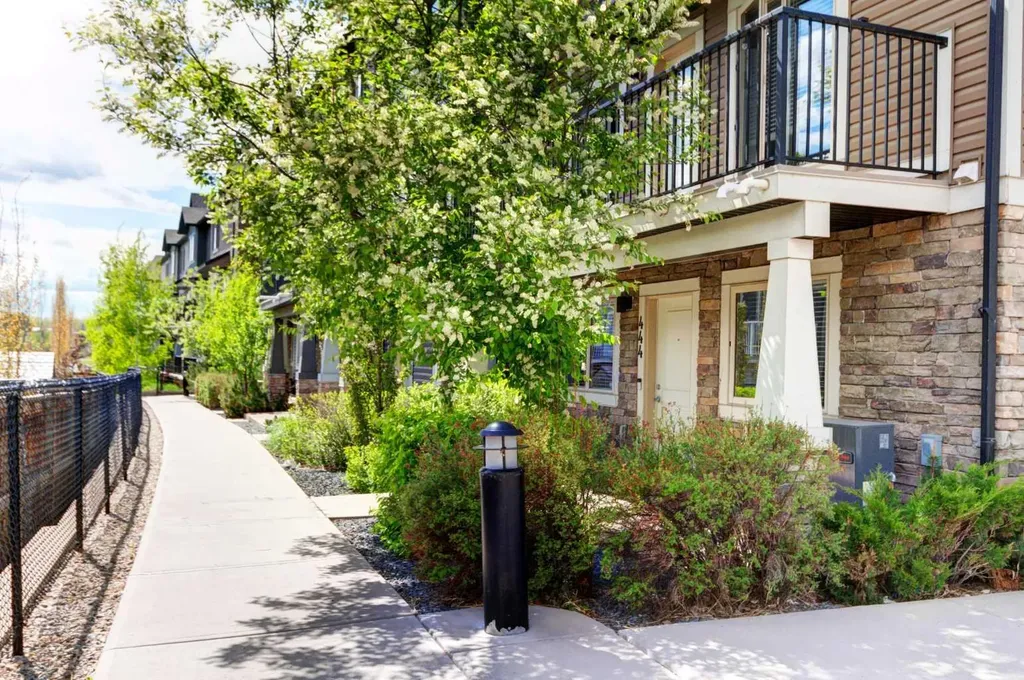 444 Legacy Point SE Calgary AB T2X 3Z3