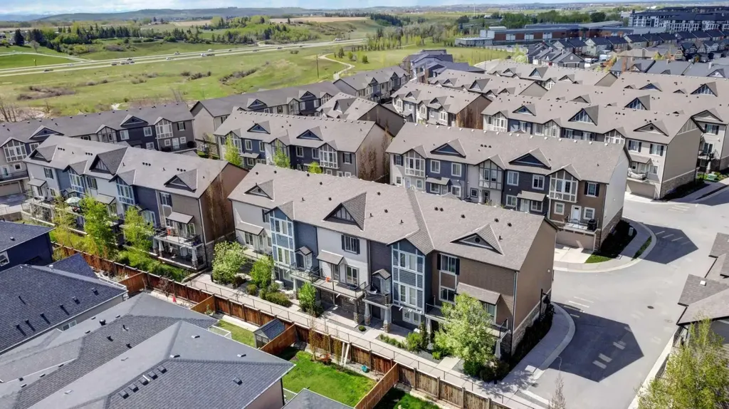 444 Legacy Point SE Calgary AB T2X 3Z3