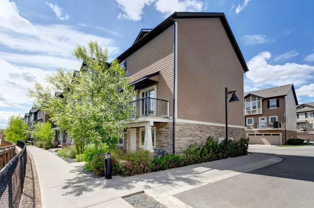 444 Legacy Point SE Calgary AB T2X 3Z3