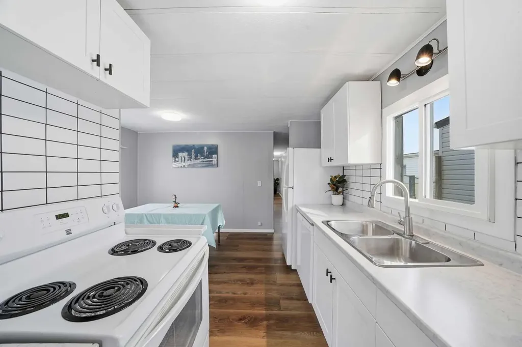 6220 17 Avenue SE Calgary AB T2A0V6