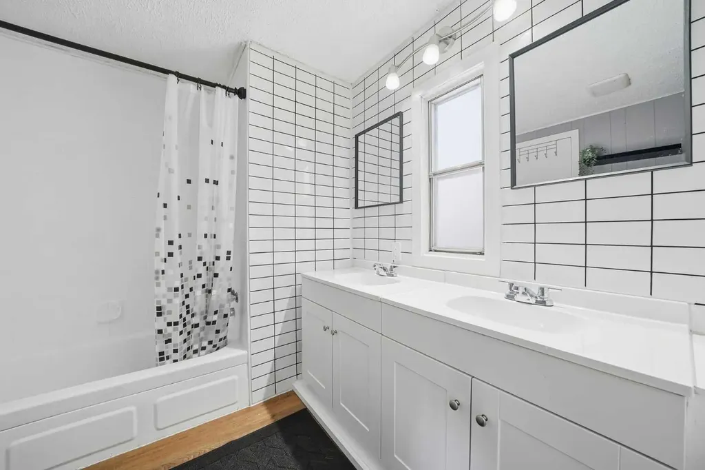 6220 17 Avenue SE Calgary AB T2A0V6