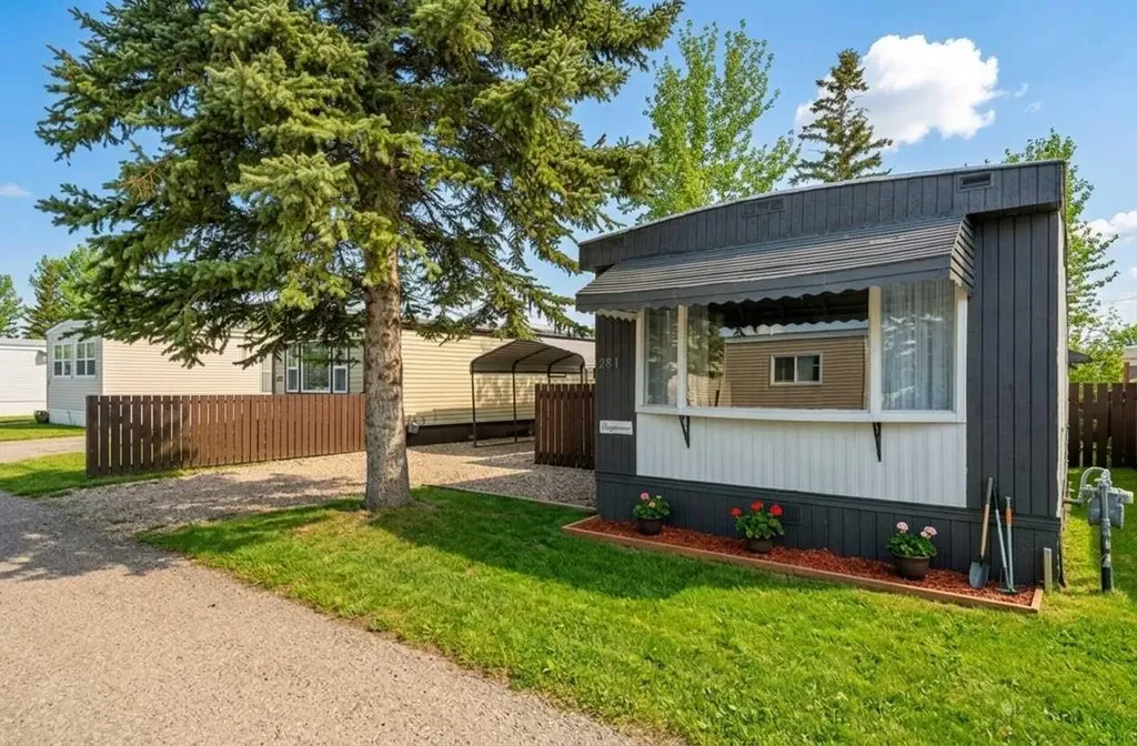 6220 17 Avenue SE Calgary AB T2A0V6