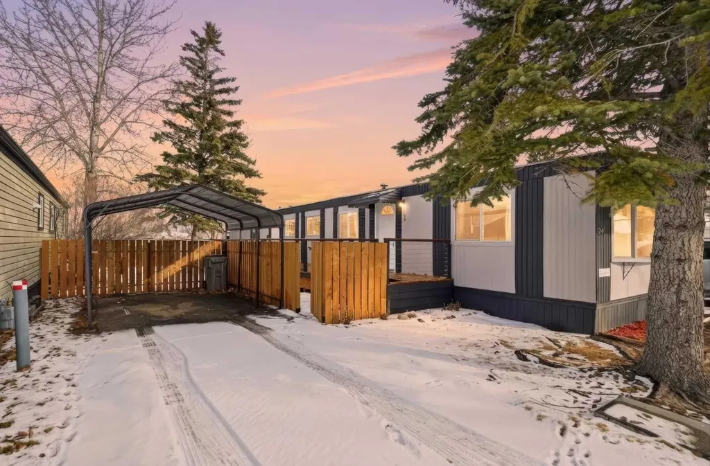 6220 17 Avenue SE Calgary AB T2A0V6