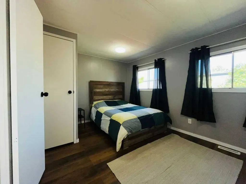 6220 17 Avenue SE Calgary AB T2A0V6