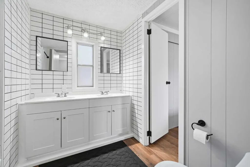 6220 17 Avenue SE Calgary AB T2A0V6