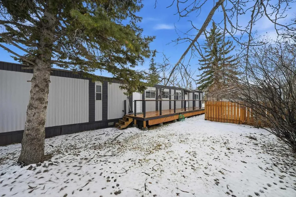 6220 17 Avenue SE Calgary AB T2A0V6