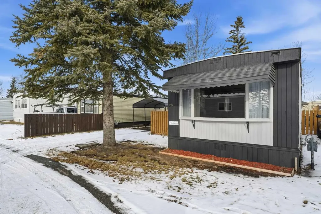 6220 17 Avenue SE Calgary AB T2A0V6