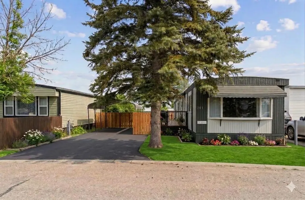 6220 17 Avenue SE Calgary AB T2A0V6