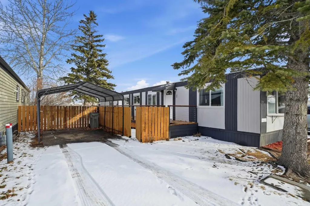 6220 17 Avenue SE Calgary AB T2A0V6