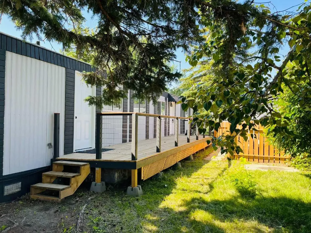 6220 17 Avenue SE Calgary AB T2A0V6