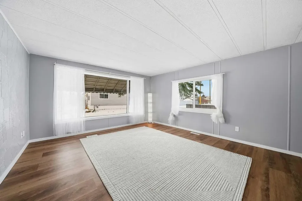 6220 17 Avenue SE Calgary AB T2A0V6