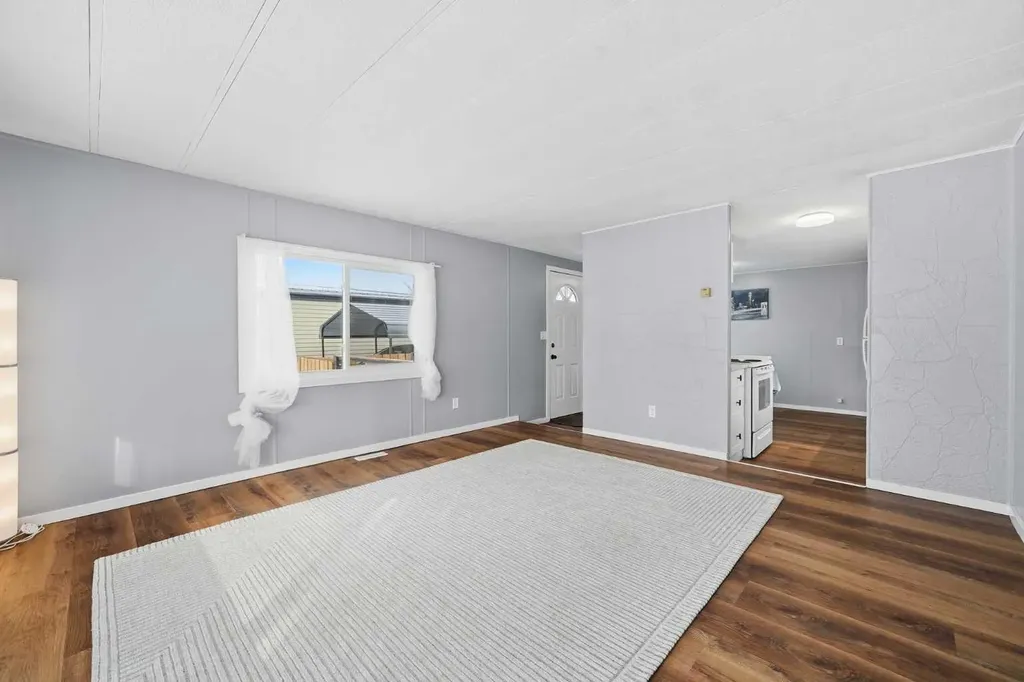 6220 17 Avenue SE Calgary AB T2A0V6