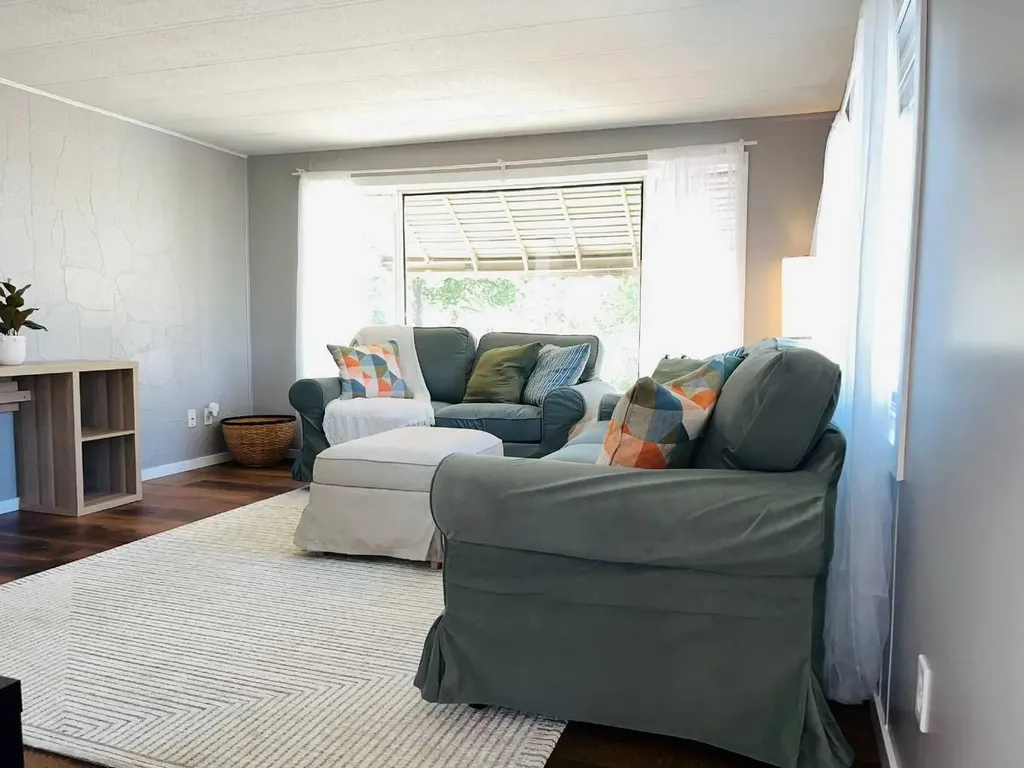 6220 17 Avenue SE Calgary AB T2A0V6