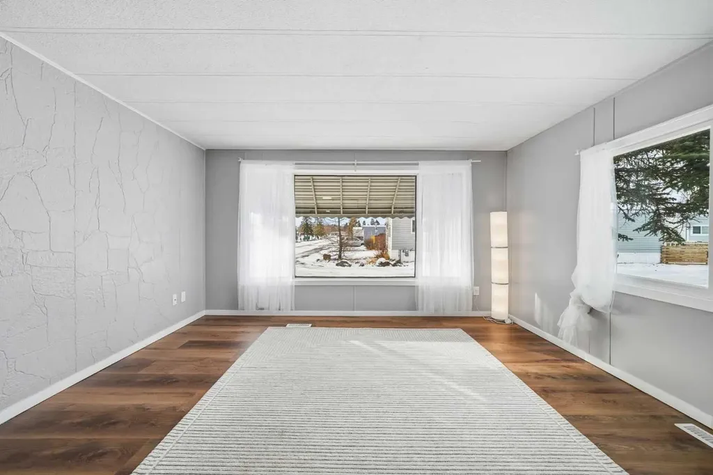 6220 17 Avenue SE Calgary AB T2A0V6