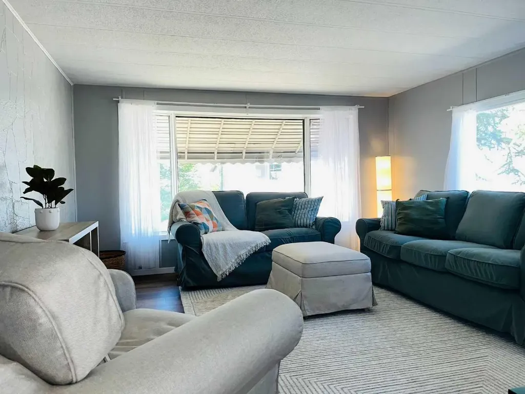 6220 17 Avenue SE Calgary AB T2A0V6