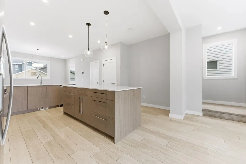 1060 West Lakeview Drive Chestermere AB T1X 2T3