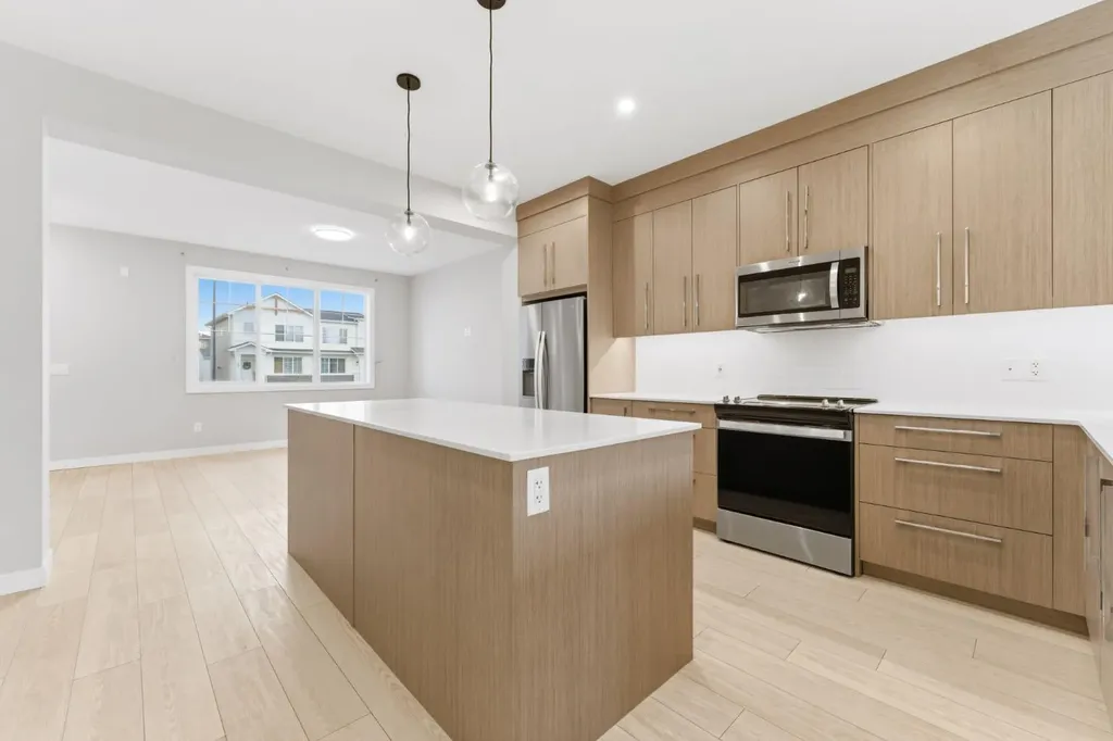 1060 West Lakeview Drive Chestermere AB T1X 2T3