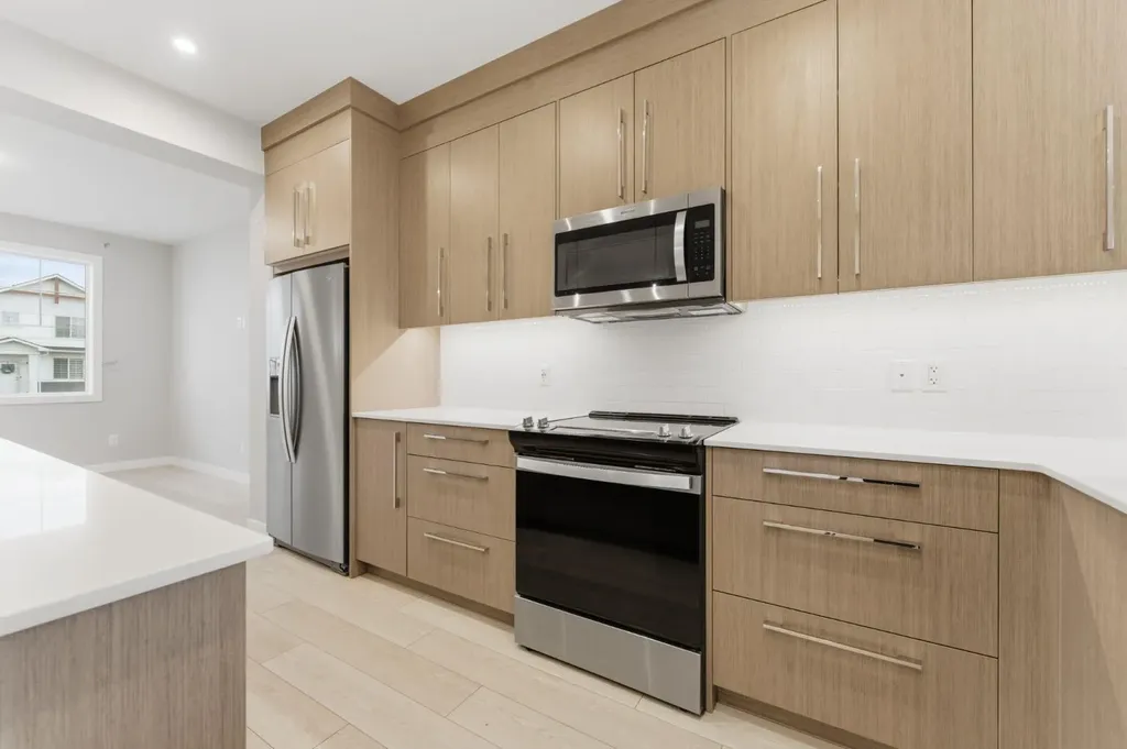 1060 West Lakeview Drive Chestermere AB T1X 2T3