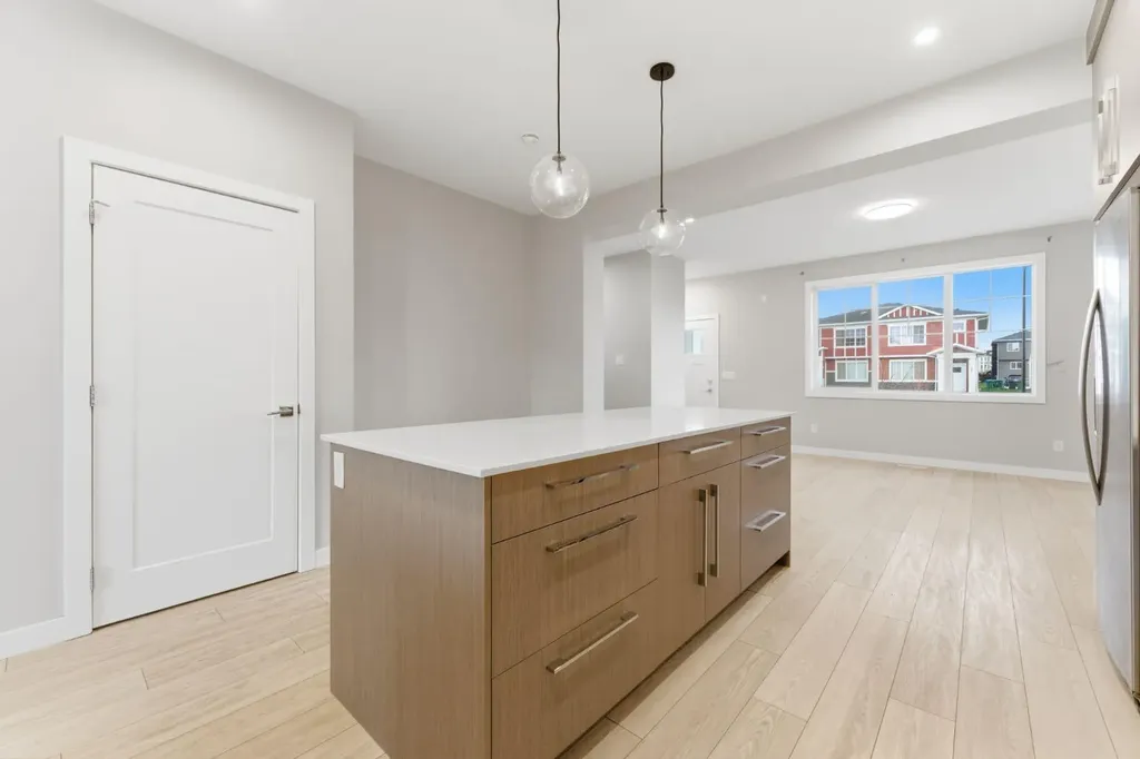 1060 West Lakeview Drive Chestermere AB T1X 2T3