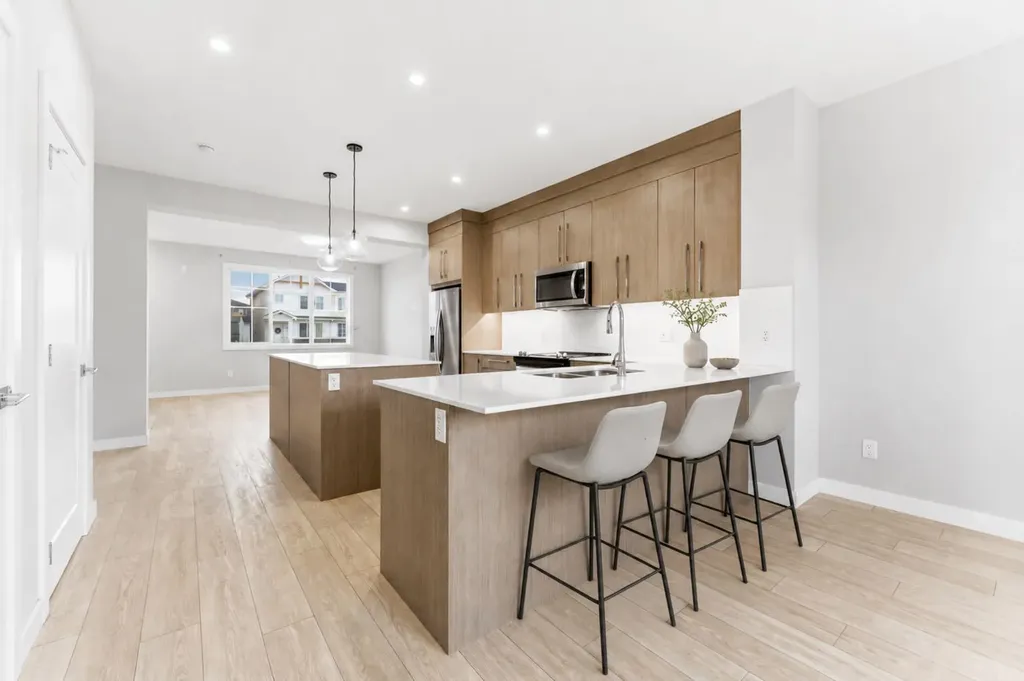 1060 West Lakeview Drive Chestermere AB T1X 2T3