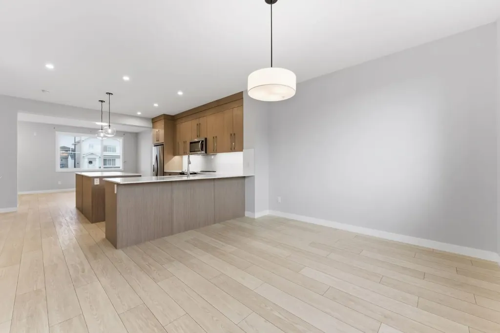 1060 West Lakeview Drive Chestermere AB T1X 2T3
