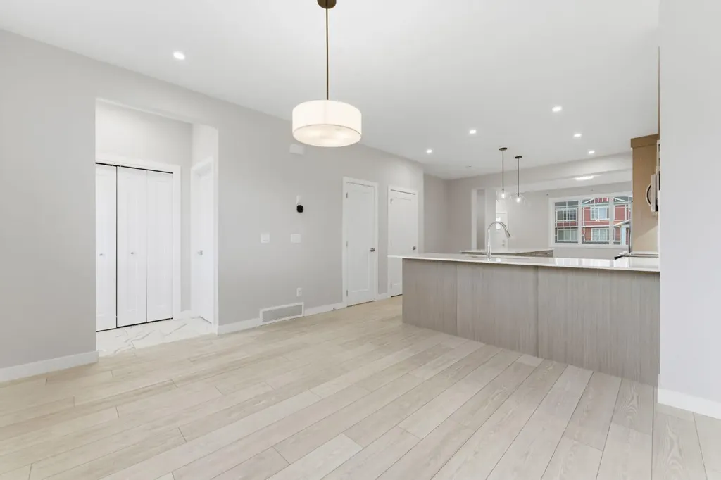 1060 West Lakeview Drive Chestermere AB T1X 2T3