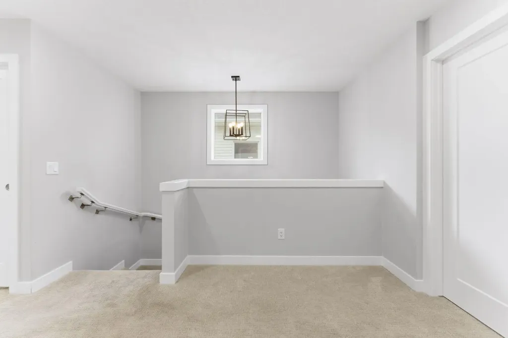 1060 West Lakeview Drive Chestermere AB T1X 2T3