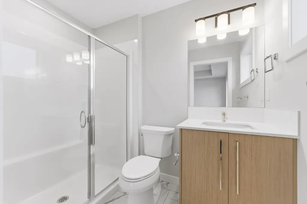 1060 West Lakeview Drive Chestermere AB T1X 2T3