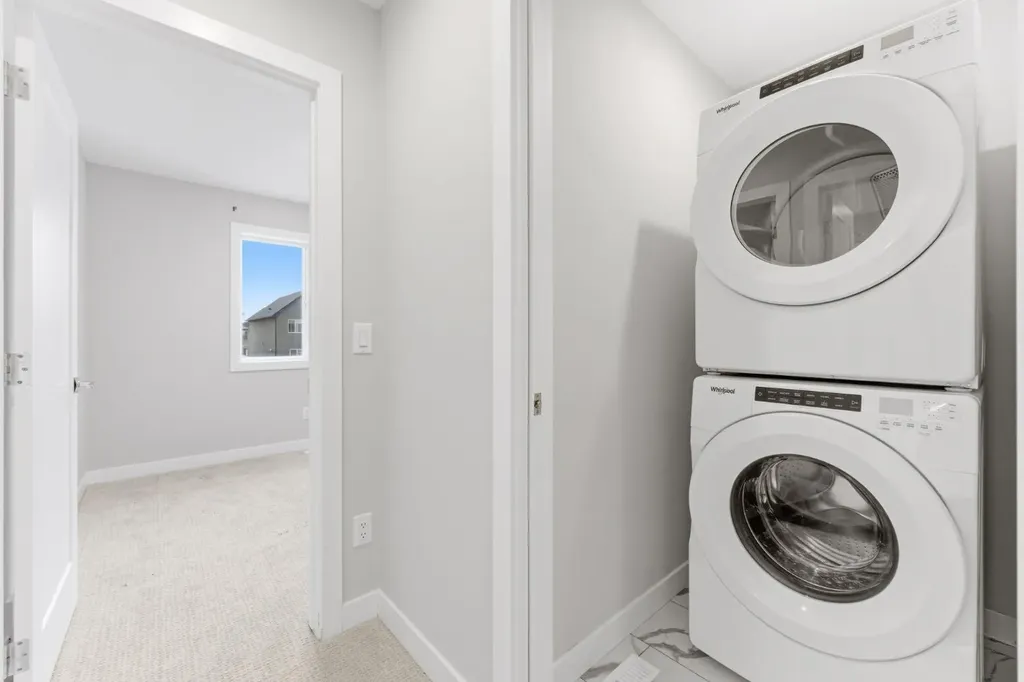 1060 West Lakeview Drive Chestermere AB T1X 2T3