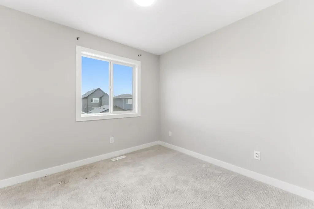 1060 West Lakeview Drive Chestermere AB T1X 2T3