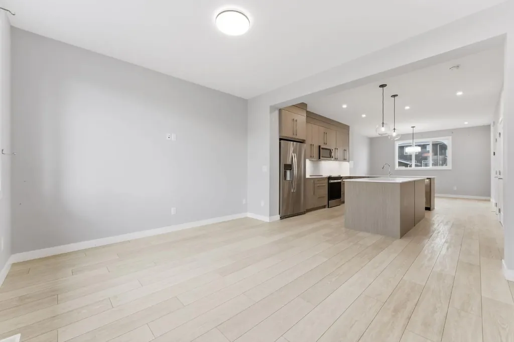 1060 West Lakeview Drive Chestermere AB T1X 2T3