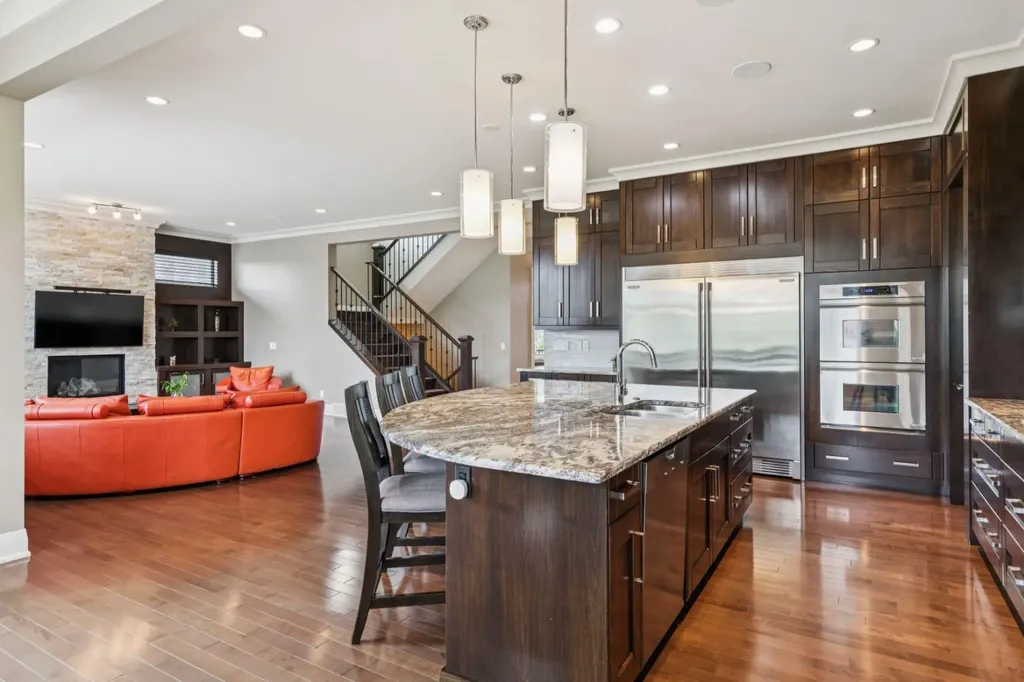 113 Aspen Glen Place SW Calgary AB T3H 0E8