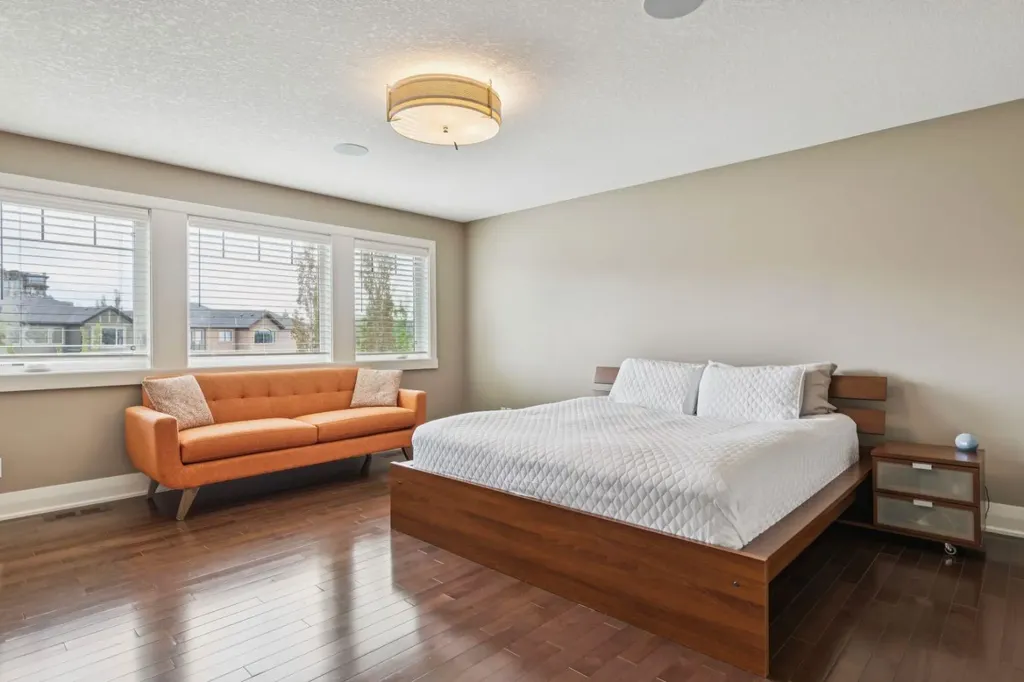 113 Aspen Glen Place SW Calgary AB T3H 0E8
