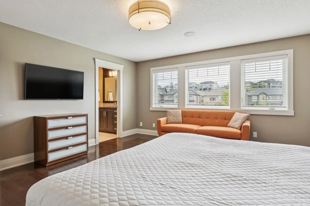113 Aspen Glen Place SW Calgary AB T3H 0E8