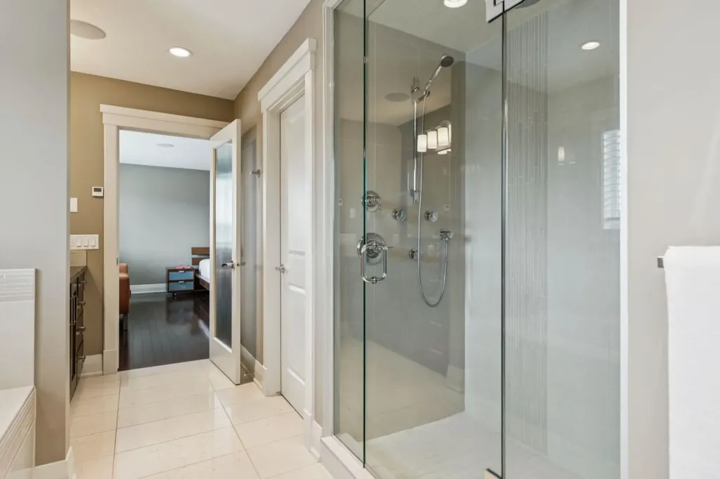 113 Aspen Glen Place SW Calgary AB T3H 0E8
