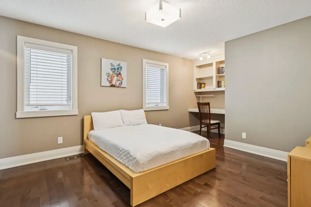 113 Aspen Glen Place SW Calgary AB T3H 0E8