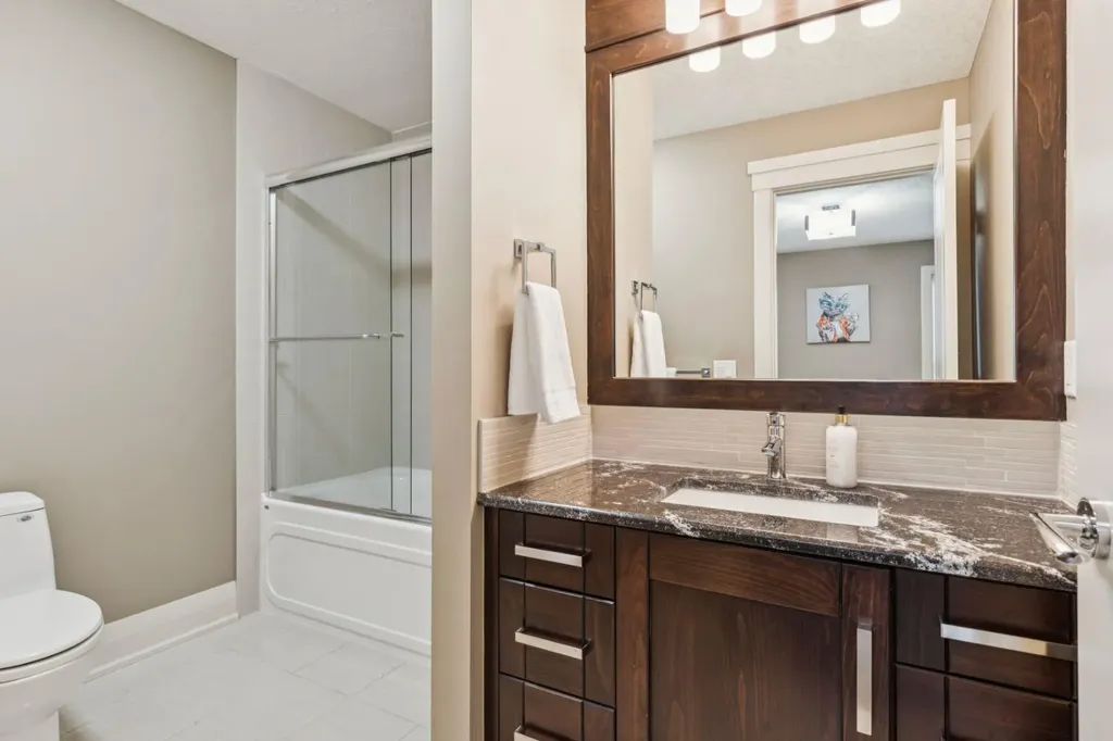 113 Aspen Glen Place SW Calgary AB T3H 0E8