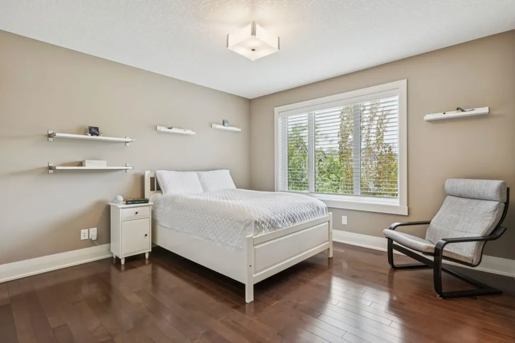 113 Aspen Glen Place SW Calgary AB T3H 0E8