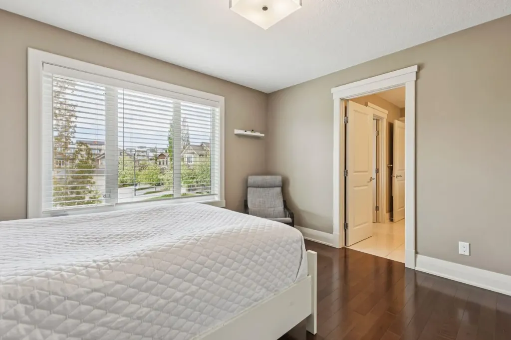 113 Aspen Glen Place SW Calgary AB T3H 0E8