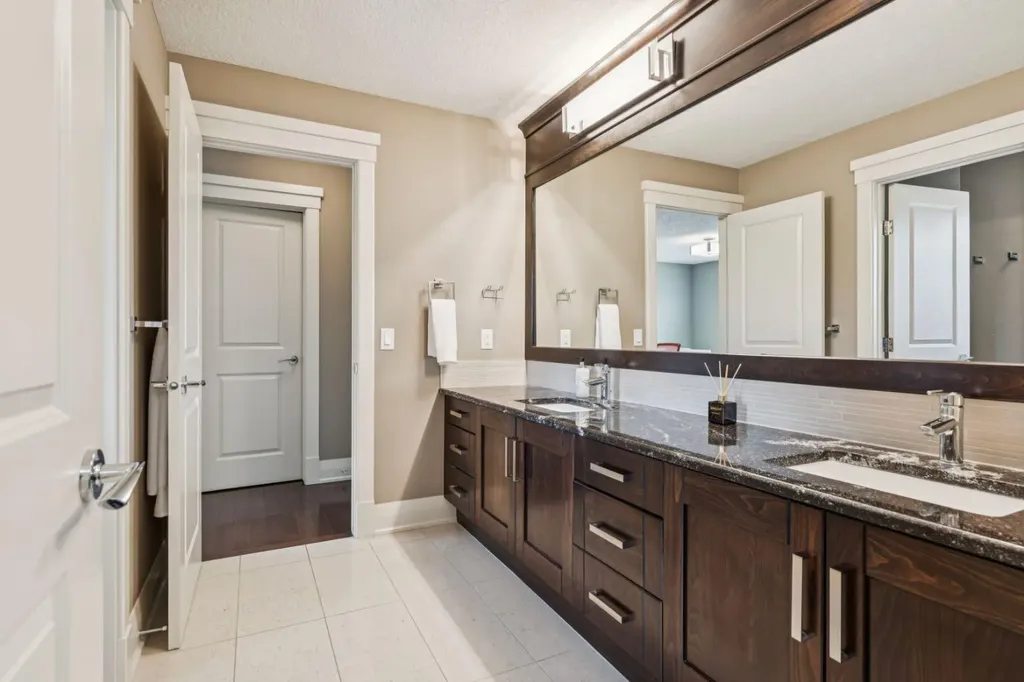 113 Aspen Glen Place SW Calgary AB T3H 0E8