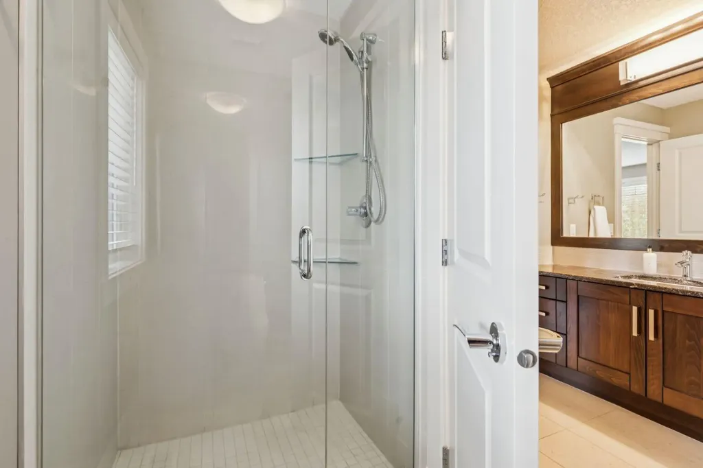 113 Aspen Glen Place SW Calgary AB T3H 0E8
